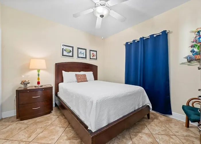 Apartment Crystal Shores West 1102 By Youngs Suncoast *